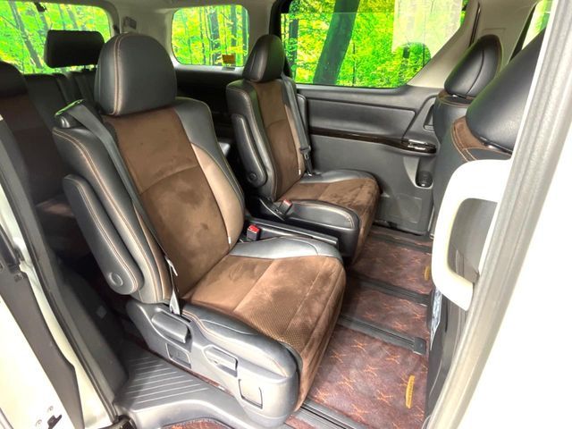 TOYOTA ALPHARD 2013