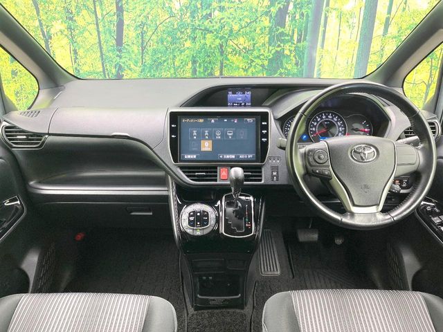 TOYOTA NOAH 2017