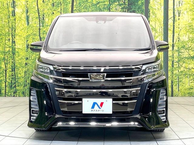 TOYOTA NOAH 2017