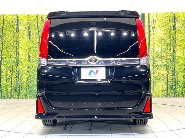 TOYOTA NOAH 2017