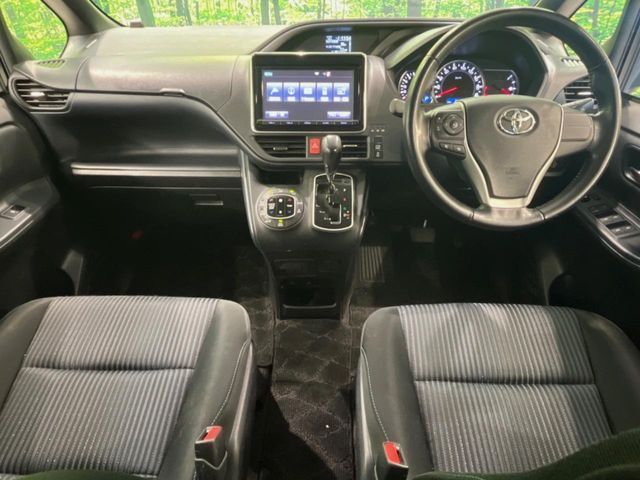 TOYOTA VOXY 2015