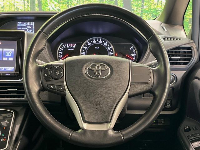 TOYOTA VOXY 2015