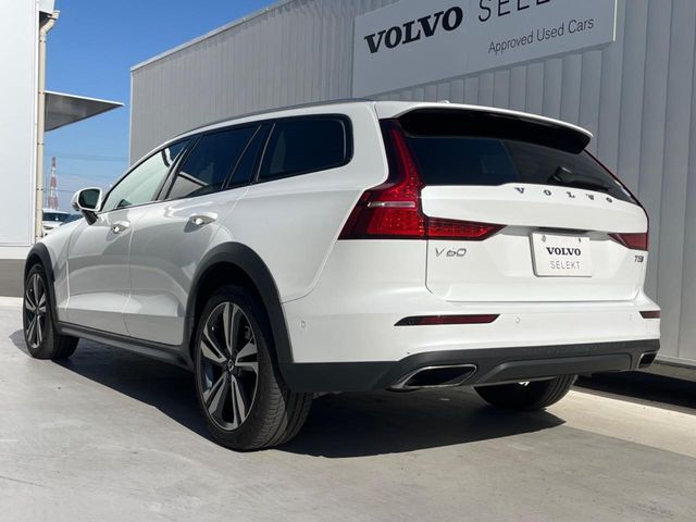 VOLVO VOLVO V60 CROSS COUNTRY 2021