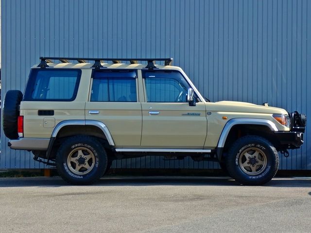 TOYOTA LANDCRUISER van 2015