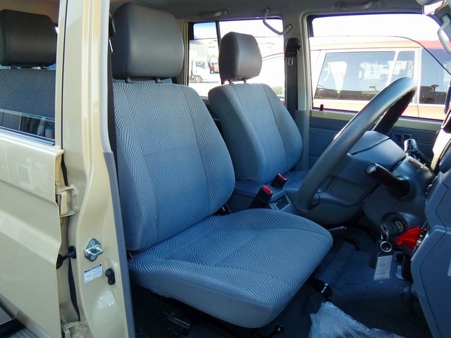 TOYOTA LANDCRUISER van 2015