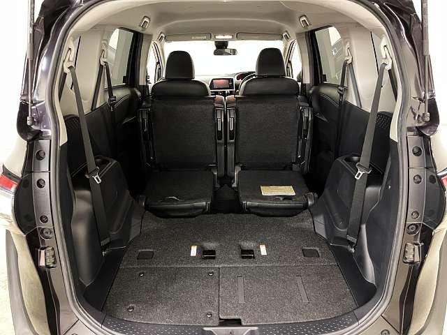 TOYOTA SIENTA HYBRID 2017