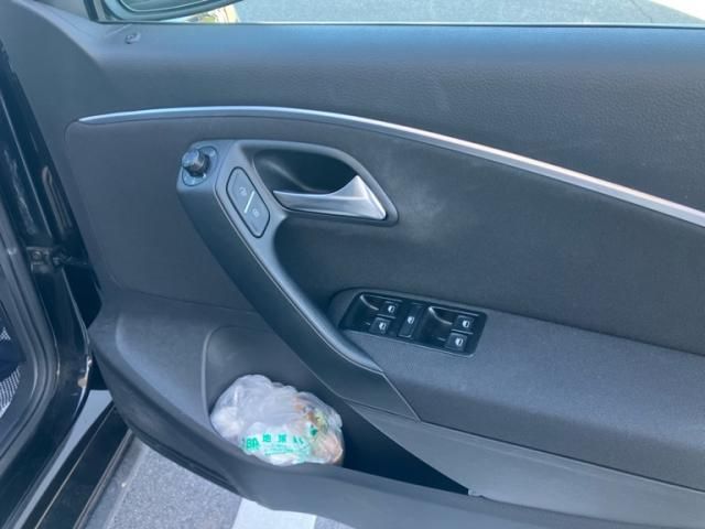 VOLKSWAGEN VOLKSWAGEN POLO 2015