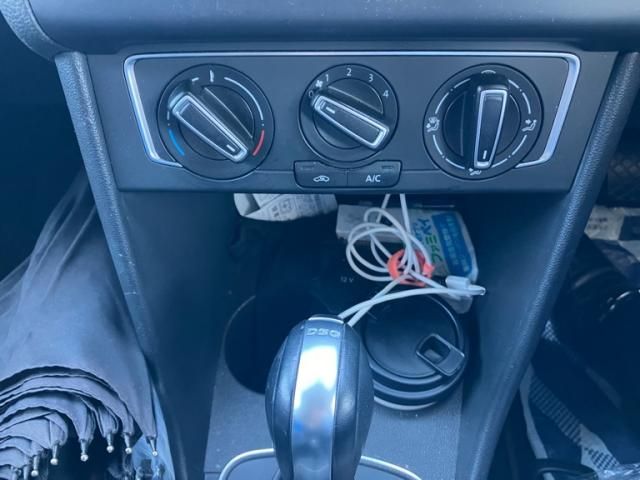 VOLKSWAGEN VOLKSWAGEN POLO 2015