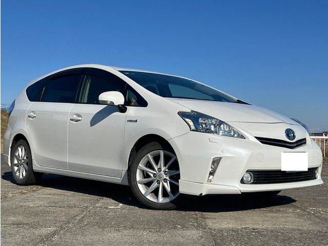 TOYOTA PRIUS Alpha 2012