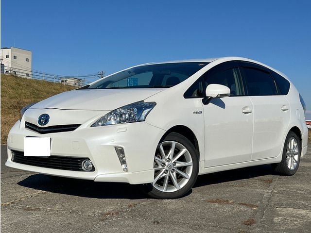 TOYOTA PRIUS Alpha 2012