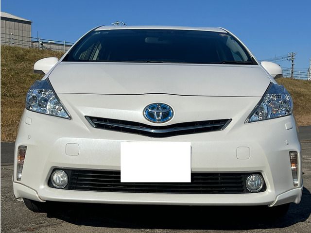 TOYOTA PRIUS Alpha 2012