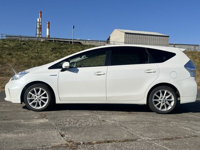 TOYOTA PRIUS Alpha 2012