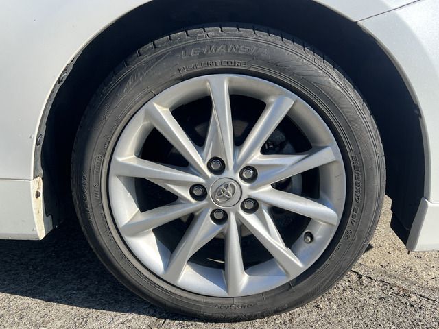 TOYOTA PRIUS Alpha 2012