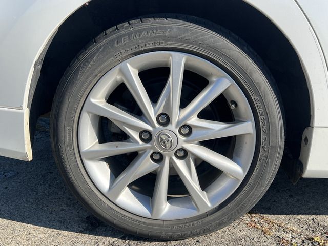 TOYOTA PRIUS Alpha 2012