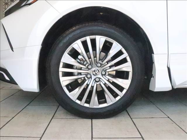 TOYOTA HARRIER HYBRID 2022