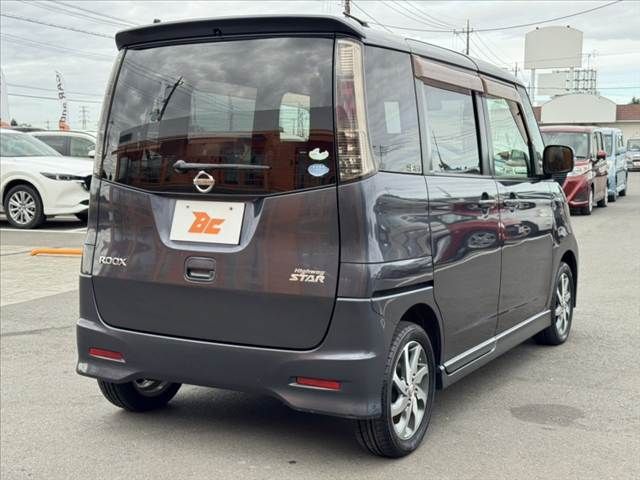 NISSAN ROOX 2011