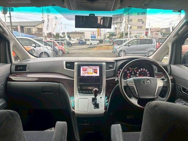 TOYOTA VELLFIRE 2011