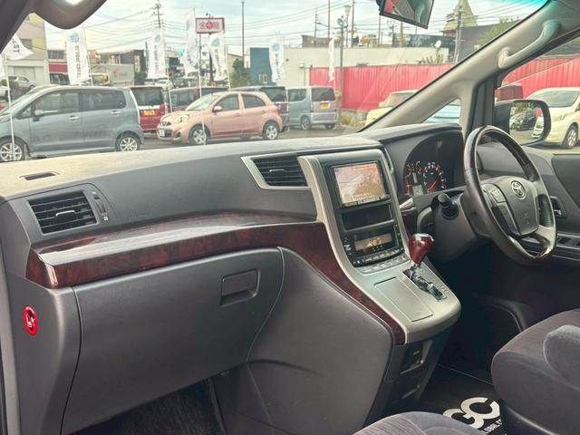 TOYOTA VELLFIRE 2011