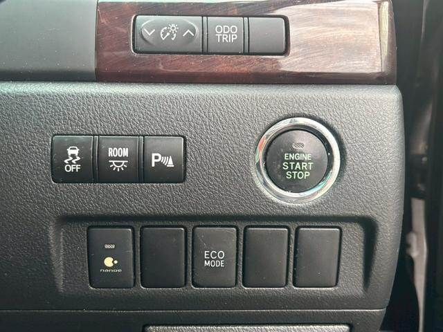 TOYOTA VELLFIRE 2011