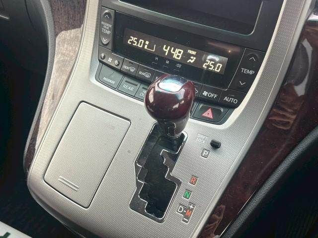 TOYOTA VELLFIRE 2011