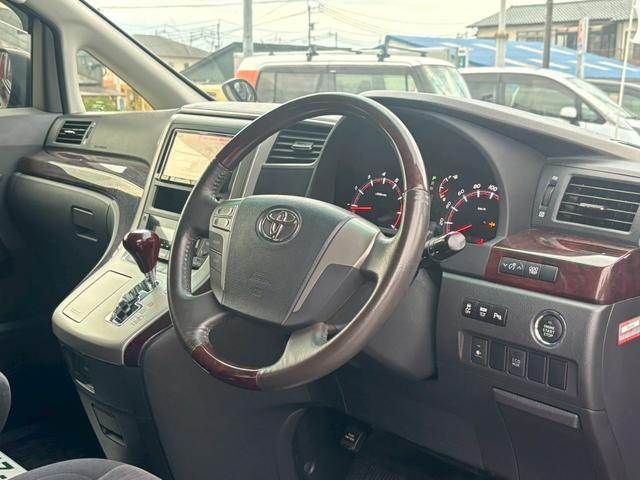 TOYOTA VELLFIRE 2011