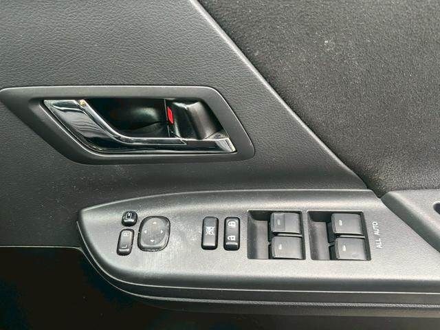 TOYOTA VELLFIRE 2011