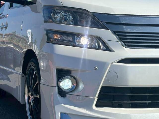 TOYOTA VELLFIRE 2011