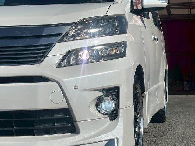 TOYOTA VELLFIRE 2011