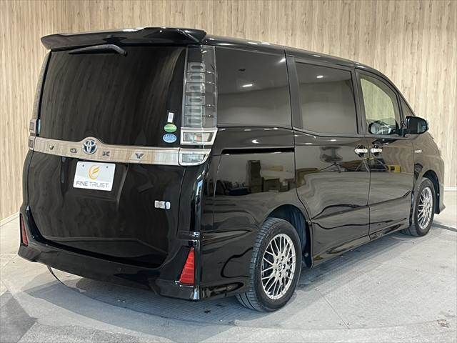TOYOTA VOXY 2019