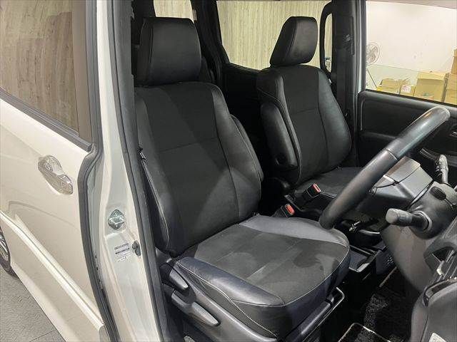 TOYOTA NOAH HYBRID 2017