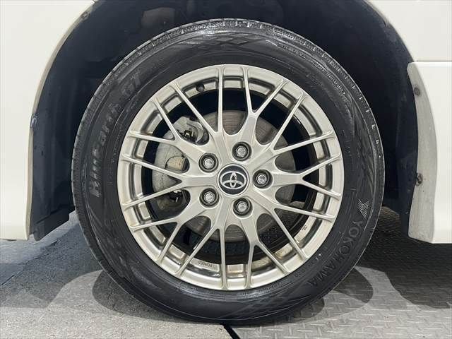 TOYOTA NOAH HYBRID 2017