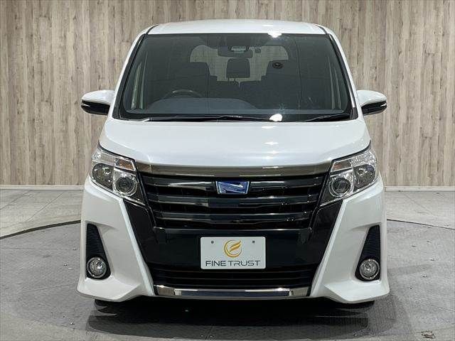 TOYOTA NOAH HYBRID 2017