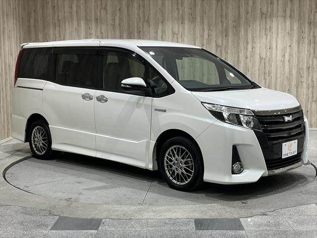 TOYOTA NOAH HYBRID 2017