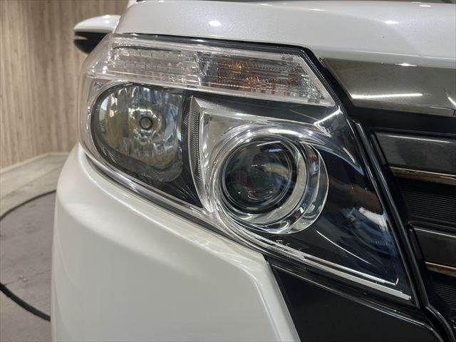 TOYOTA NOAH HYBRID 2017