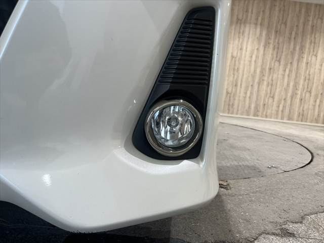 TOYOTA NOAH HYBRID 2017