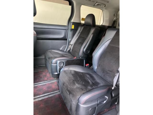 TOYOTA VELLFIRE 2013