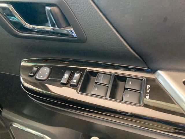 TOYOTA VELLFIRE 2013