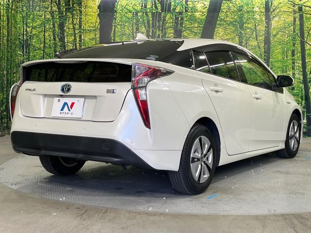 TOYOTA PRIUS 2016