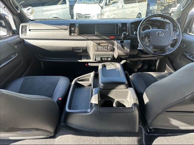 TOYOTA HIACE van 4WD 2022