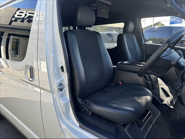 TOYOTA HIACE van 4WD 2022