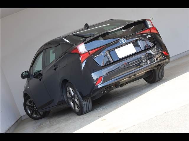TOYOTA PRIUS 2019