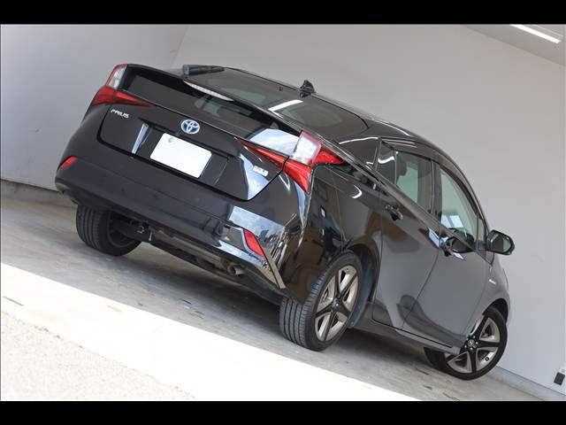 TOYOTA PRIUS 2019