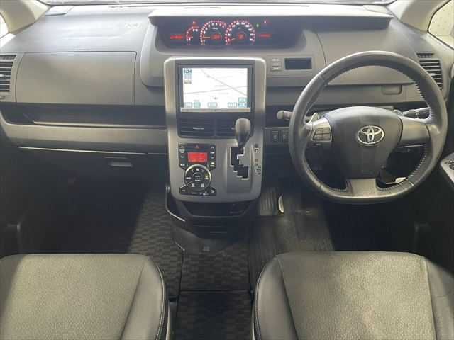 TOYOTA VOXY 4WD 2012