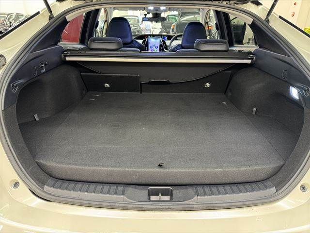 TOYOTA PRIUS PHV 2017