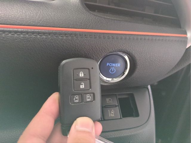 TOYOTA SIENTA HYBRID 2019