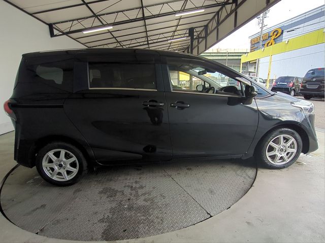 TOYOTA SIENTA HYBRID 2019