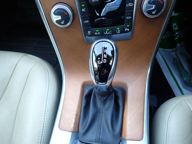 VOLVO VOLVO XC60 2017