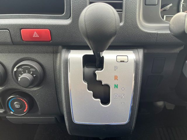 TOYOTA HIACE van 1.25t 2WD 2018