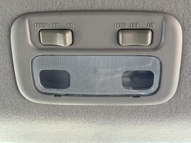 NISSAN NV350 CARAVAN 2017