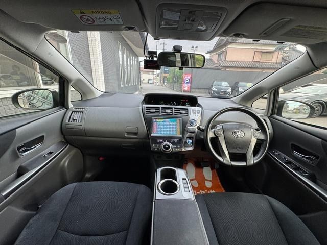 TOYOTA PRIUS Alpha 2014